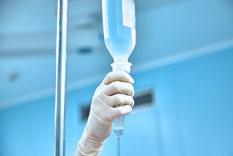 خطرات تزریق سرم در منزل